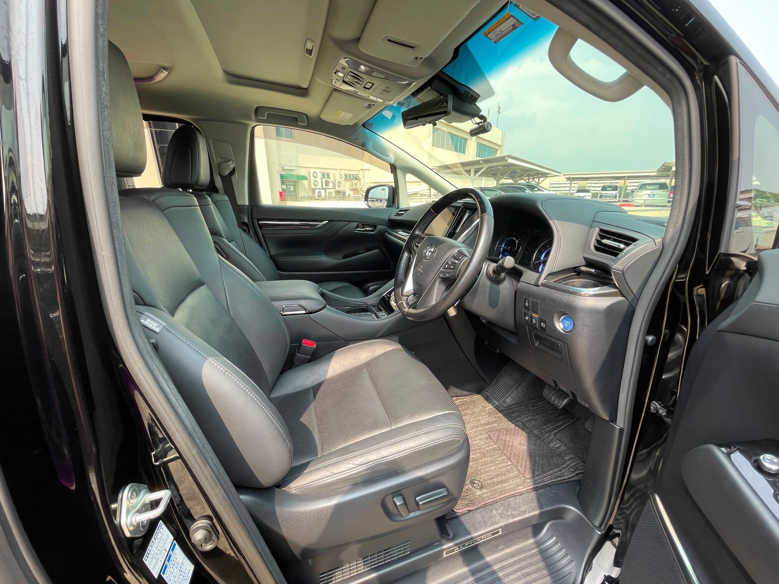 Toyota Alphard Hybrid 2.5 SR C Package photo 7